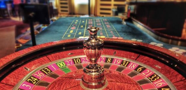 Roulette / Quelle: Pixabay, lizenzfreie Bilder, open library: https://pixabay.com/de/roulette-jetons-casino-gl%C3%BCcksspiel-298029/
