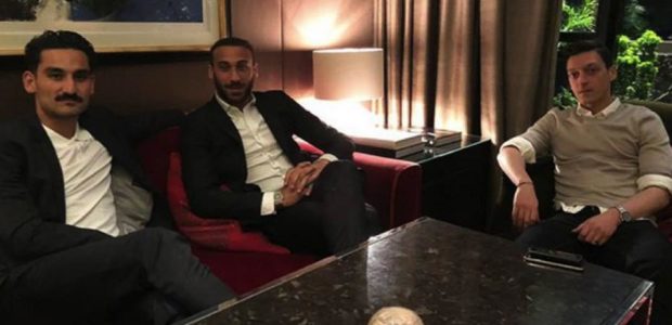 Ilkay Gündogan, Cenk Tosun und Mezut Özil / Quelle: Instagram; https://www.instagram.com/p/Biu5SJzH-vT/?utm_source=ig_embed