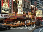 Times Square in Manhattan / Quelle: Pixabay, lizenezfreie Bilder, open library: https://pixabay.com/de/times-square-manhattan-st%C3%A4dtischen-401652/