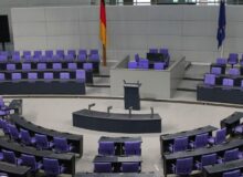 Deutschland / Politik / Plenarsaal des Bundestages / Quelle: Pixabay, lizenzfdreie Bilder, open library: clareich, https://pixabay.com/de/photos/bundestag-regierung-politik-369049/