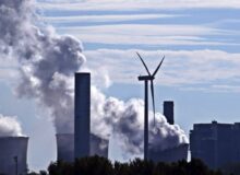 Klimapolitik / Kohlekraftwerk und Windkraftanlage / Energie / Quelle: Pixabay, lizenezfreie Bilder, open library: pixel2013, https://pixabay.com/de/photos/kohlekraftwerk-kohleenergie-windrand-3767893/