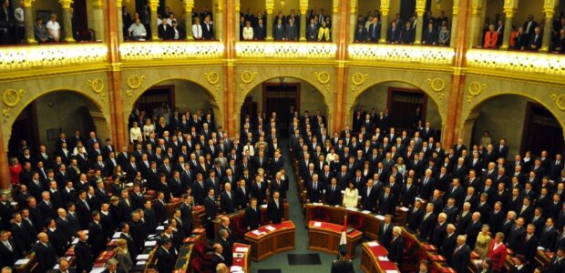 Das ungarische Parlament / Quelle: Pixabay, lizenezfreie Bilder, open library, bici; https://pixabay.com/de/photos/budapest-parlament-1256638/