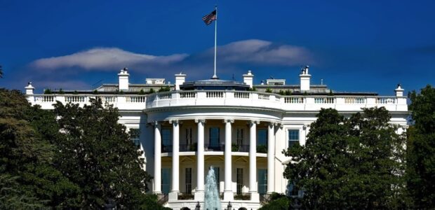 Das Weiße Haus in Washington / Quelle: Pixabay, lizenzfreie Bilder, open library; 12019: https://pixabay.com/de/photos/das-wei%C3%9Fe-haus-washington-dc-1623005/