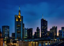 Sparer / Schuldenkrise / Skyline Frankfurt / Banken / Quelle: Pixabay, lizenzfreie Bilder, open library: 12019;https://pixabay.com/de/photos/frankfurt-deutschland-panorama-1804481/