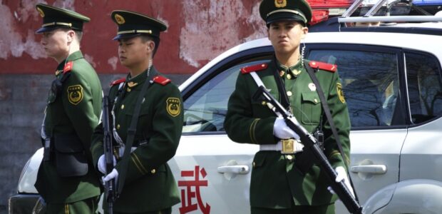 China Peking Polizisten / Quelle: Pixabay, lizenzfreie Bilder, open library: laborge7; https://pixabay.com/de/photos/polizei-pflicht-offizielle-china-754567/
