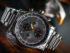 Armbanduhr / Quelle: Pxels, lizenzfreie Bilder, open library: Fernando Arcos; https://www.pexels.com/de-de/foto/silber-verbundenes-armband-silber-und-schwarz-runde-chronograph-uhr-190819/