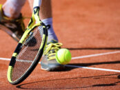 Tennis / Novak Djokovic / Quelle: Pixabay, lizenzfreie Bilder, open library: hansmarutt; https://pixabay.com/de/photos/tennis-spielen-tennisplatz-ball-5782695/