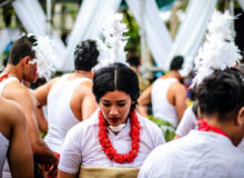 Feiernde auf Tonga / Quelle: Unsplash, lizenzfreie Bilder und Grafiken, open library: Jovi Waqa; https://unsplash.com/photos/SimENATPDVs