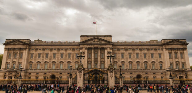 Buckingham Palace / Prinz Andrew / Edward Windsor / Quelle: Pixabay, lizenzfreie Bilder, open library: teafarm;https://pixabay.com/de/photos/buckingham-palace-queen-royals-2254111/