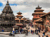 Nepal / Quelle: Pixabay, lizenzfreie Bilder, open library: ashleshkshatri; https://pixabay.com/de/photos/tempel-palast-durbar-platz-stra%c3%9fe-5790082/