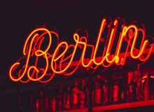 Berlin Rolf Eden / Quelle: Pexels, lizenzfreie Bilder, open library; Esther: https://www.pexels.com/de-de/foto/berlin-beschilderung-2863547/