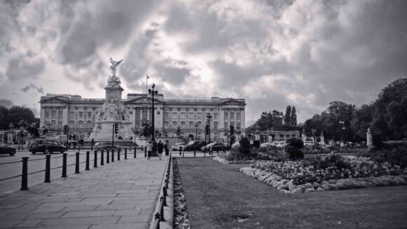 Buckingham Palace / Queen / Lady Susan Hussey / Gloria von Thun und Taxis / Quelle: Pixabay, lizenzfrei Bilder, open library: VMonte13; https://pixabay.com/de/photos/buckingham-palace-palast-london-4648191/