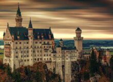 Schloss Neuschwansein / Franz von Bayern / Quelle: Pixabay, lizenzfreie Bilder, open library: jplenio; https://pixabay.com/de/photos/architektur-neuschwanstein-schloss-3119812/